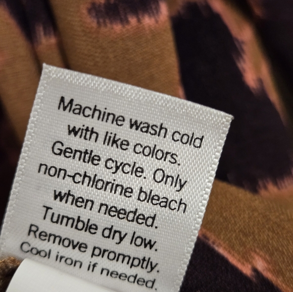 Nine West Brown Abstract Blouse size large - Picture 7 of 7